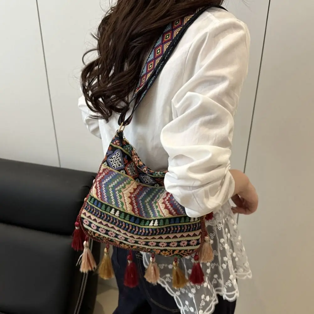 

Cloth Ethnic Style Crossbody Bags Retro Large Capacity Tassel Shoulder Bag Printed Handbag Bohemian Messenger Bag Travel