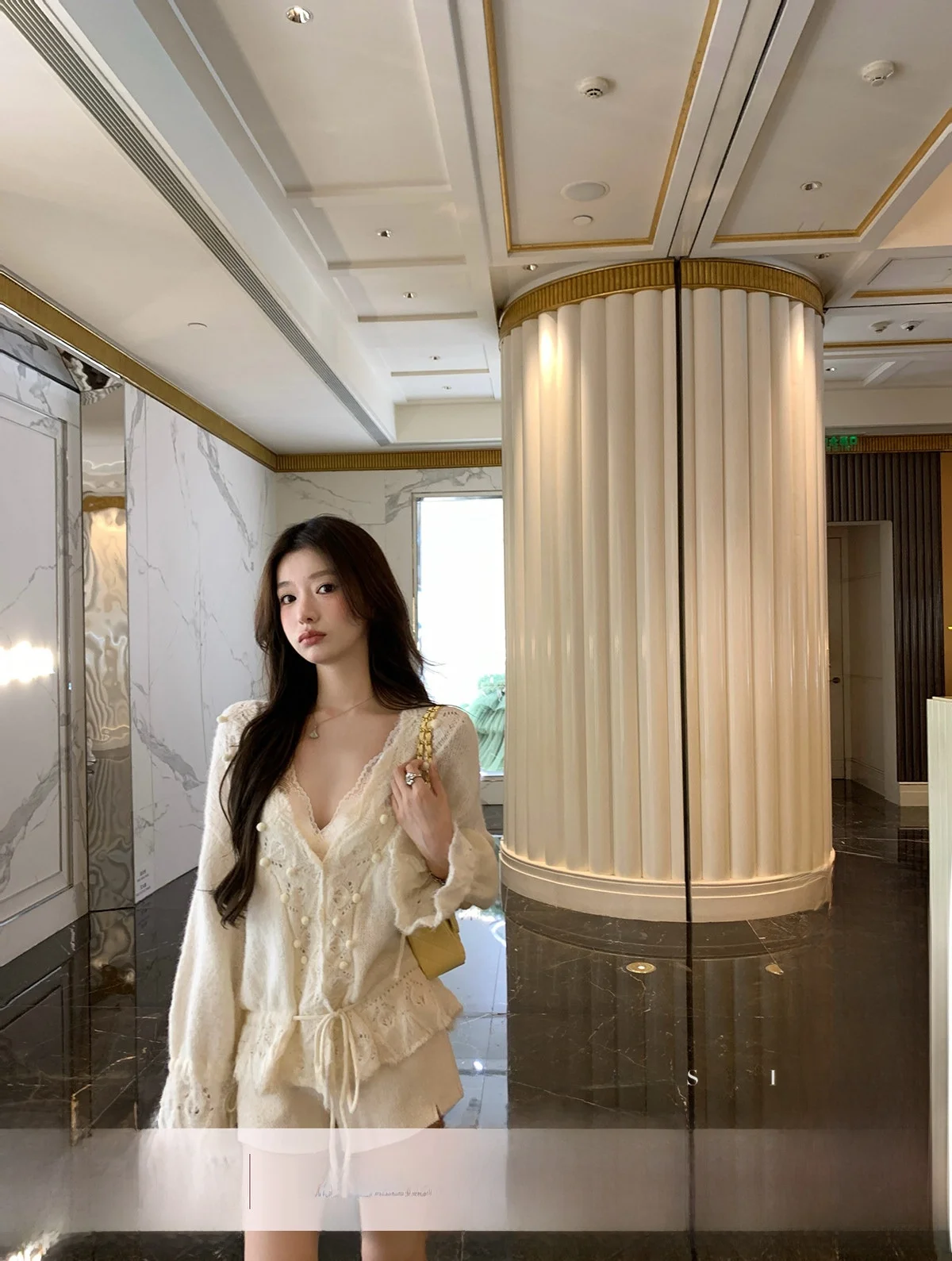 

YOLI Zhang Yuli Evening Gentle Wind V-ne Women's Sweater Autumn Loose Warmth Woolen Top Comfortable Loose Fit Long Sve