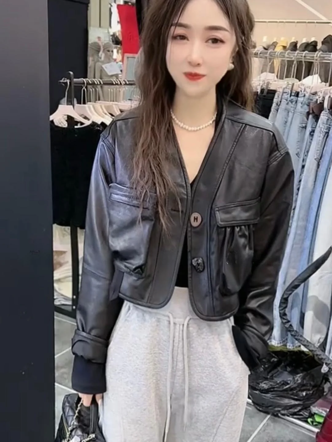 

Spring 2025 Women's Real Leather Jaet ort V-Ne Loose Fit eepskin Coat Long Sve Casual Sle Faionable Design