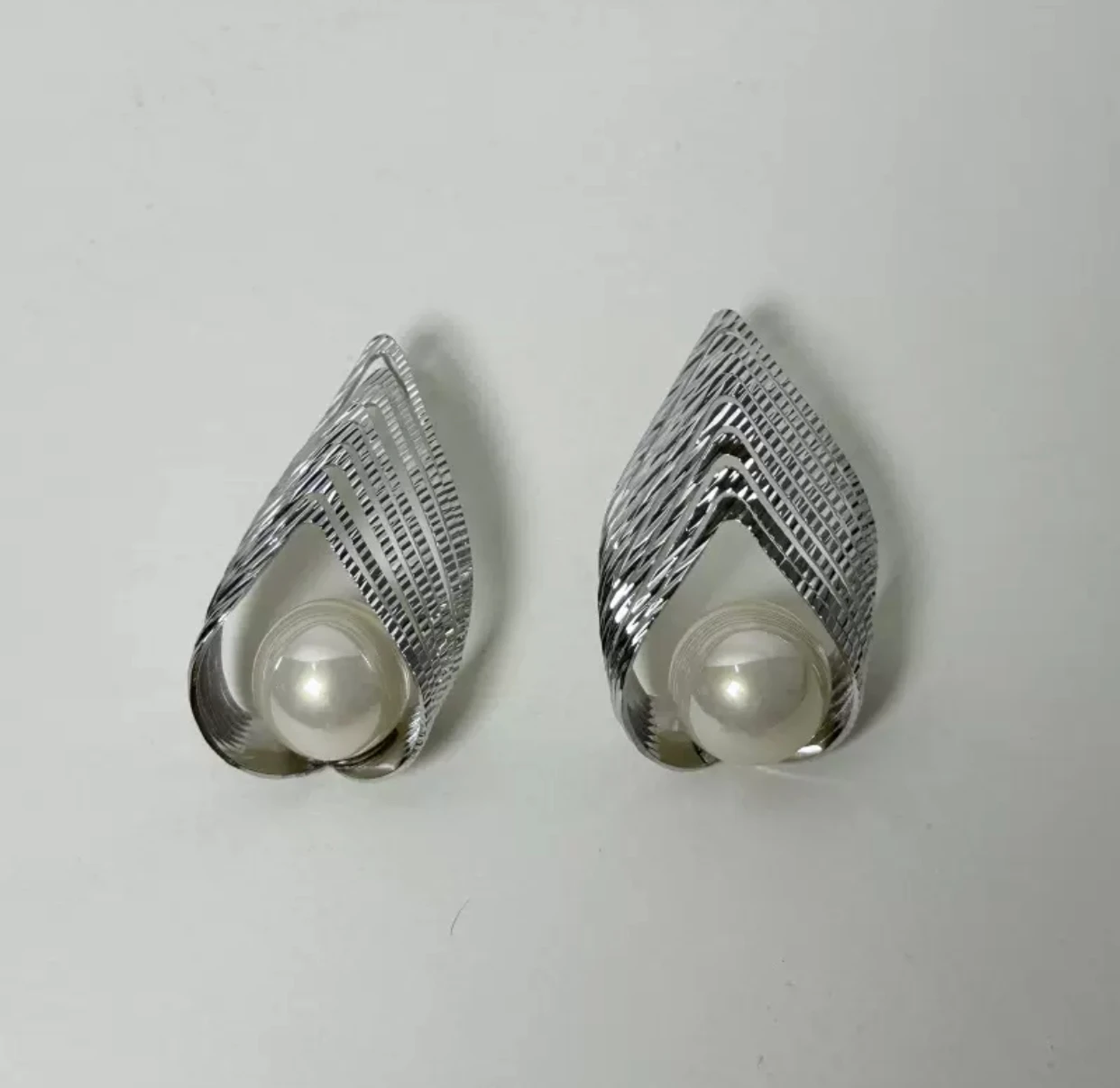 [Personality Fashion] European and American retro luxurious multi-layer geometric metal pearl earrings, luxurious earrings