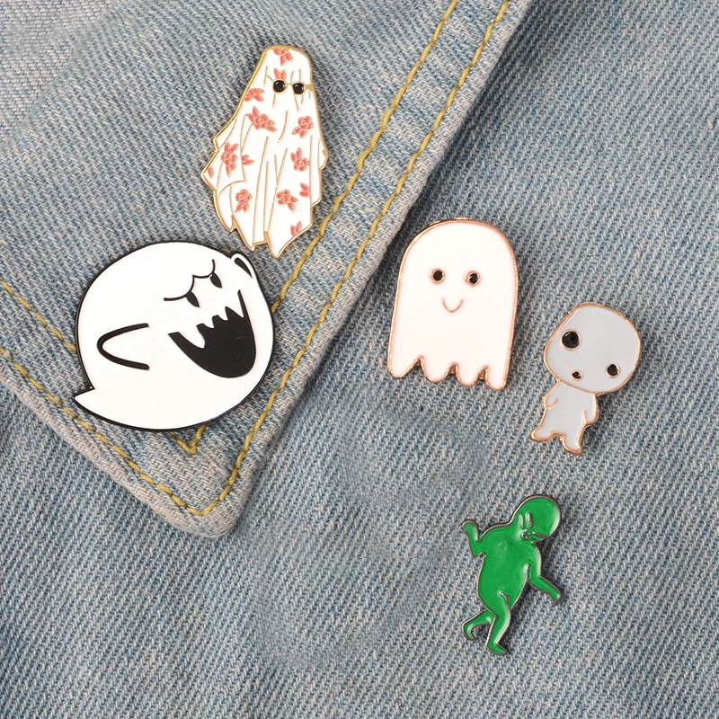 Ghost Alien enamel pin Cute Boo Ghost monster Wreath alien baby badge brooch Lapel pin Denim Jean shirt bag Cartoon Jewelry Gift