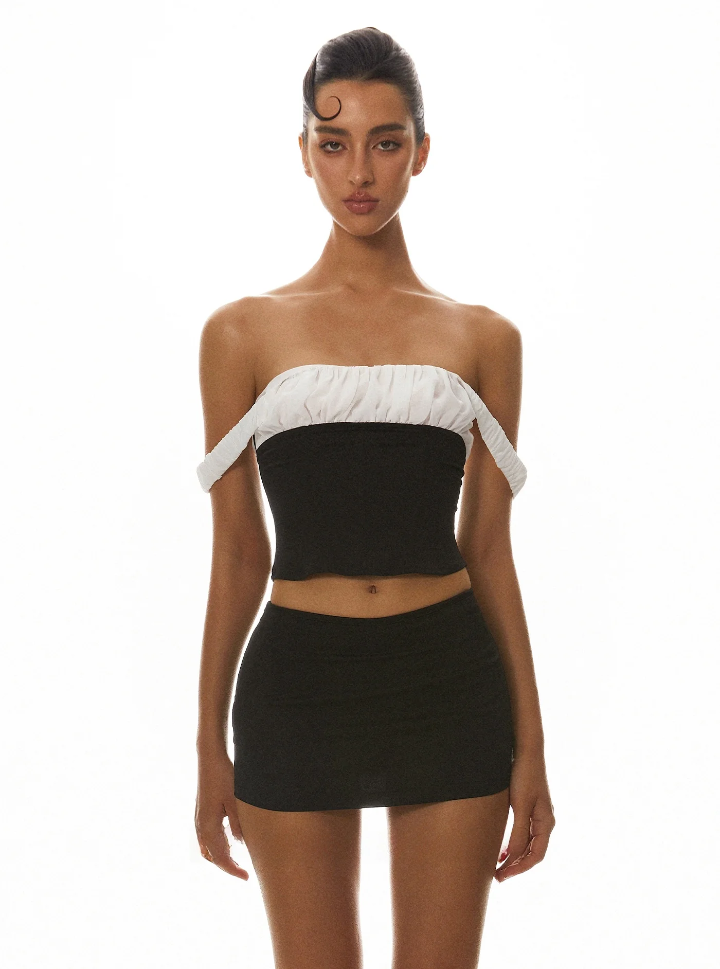 

Сексуальный черный белый контрастный цвет, плиссированная юбка, комплект женской модной летней одежды, полиэфирная ткань для девочек-подростков