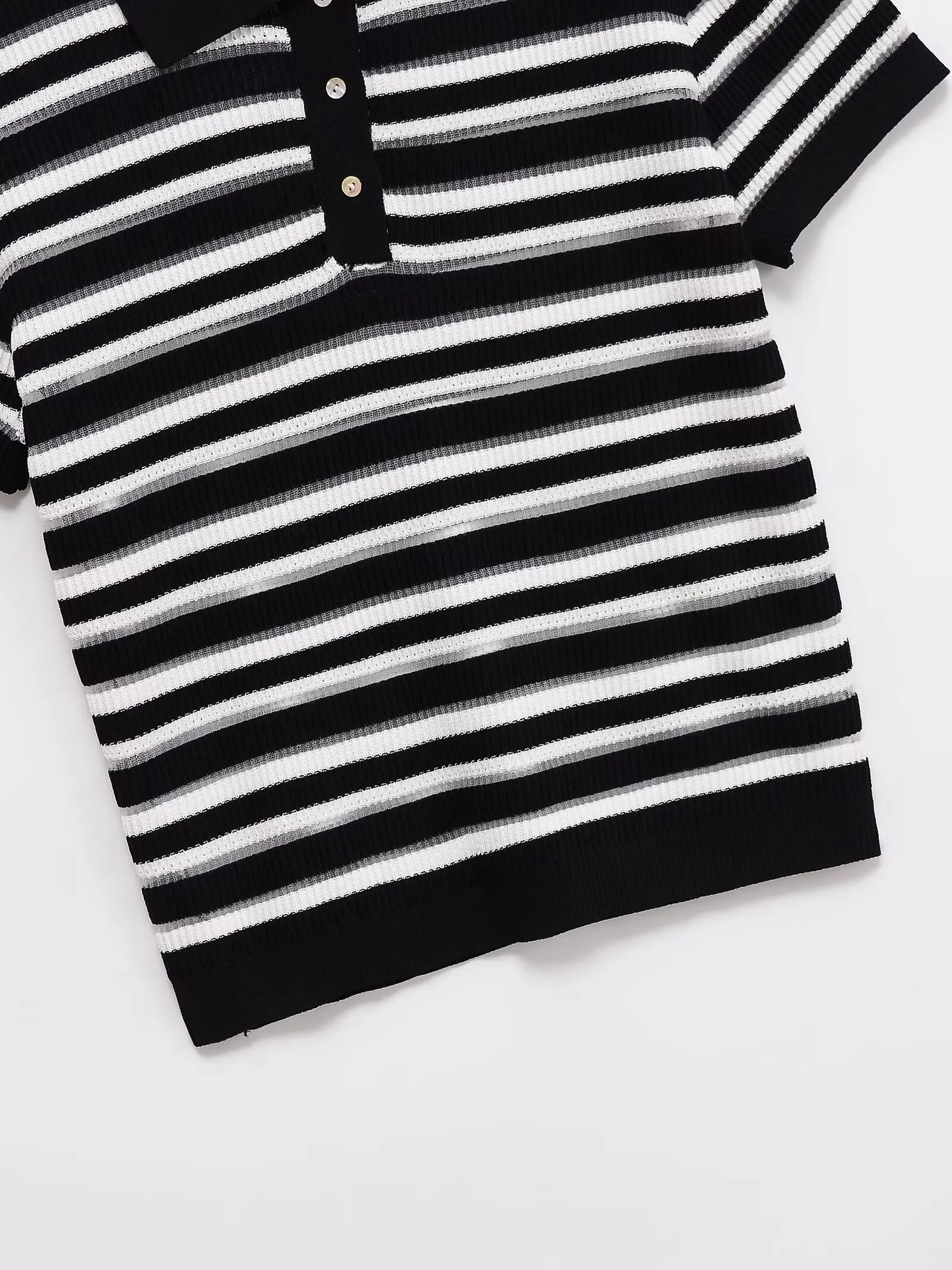 منتجات صيفية جديدة لعام 2025 ملابس نسائية فرنسية ريترو بأزرار مخططة وياقة بولو محبوكة وأكمام قصيرة 9598/032