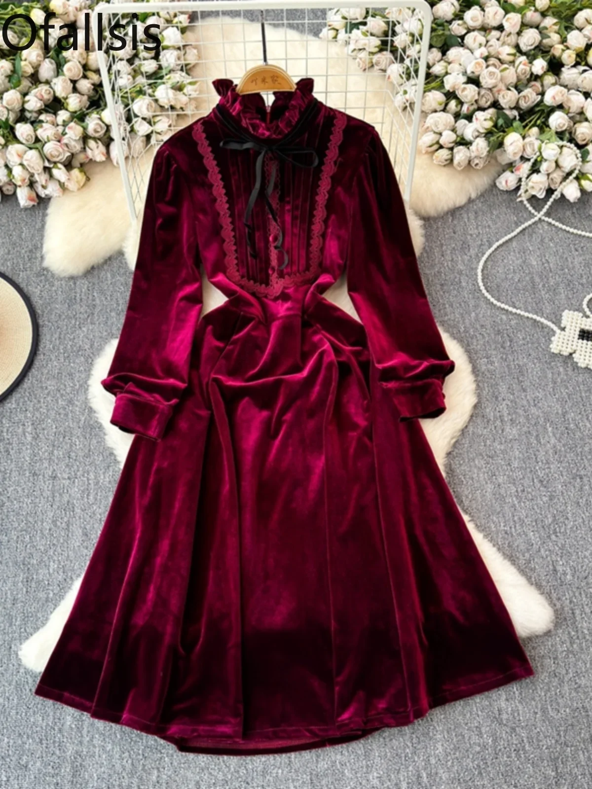 Ofallsis Long Sleeved Dress Autumn Winter 2024 Black Fungus Edge Stand Up Collar Waist Cinched Gold Velvet Temperament Dresses