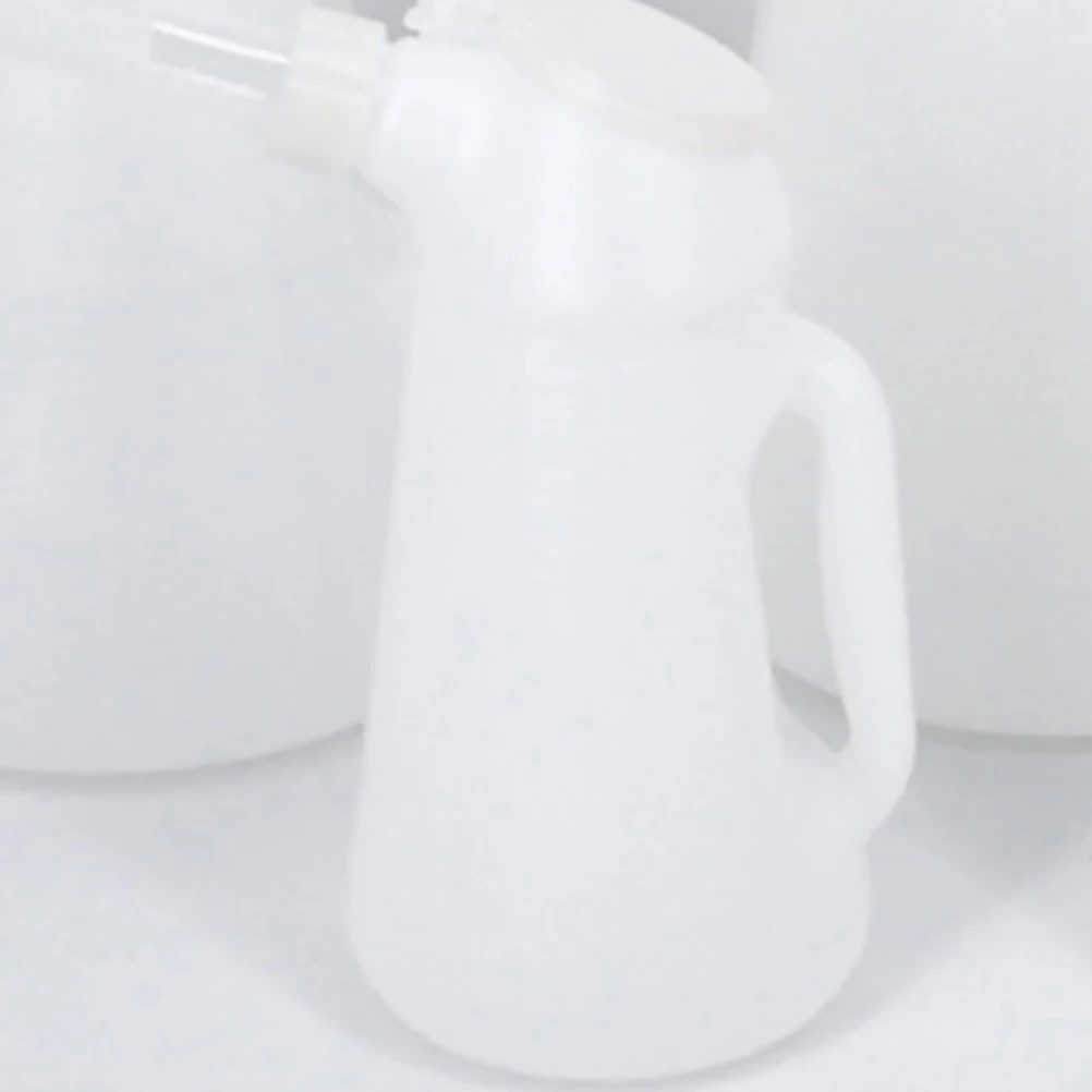 

Can with Spout Engine Oil Bottle High Pressure Pumper Dispenser Handheld Oiler Jug Liquid Container Automotive Refueling Tool