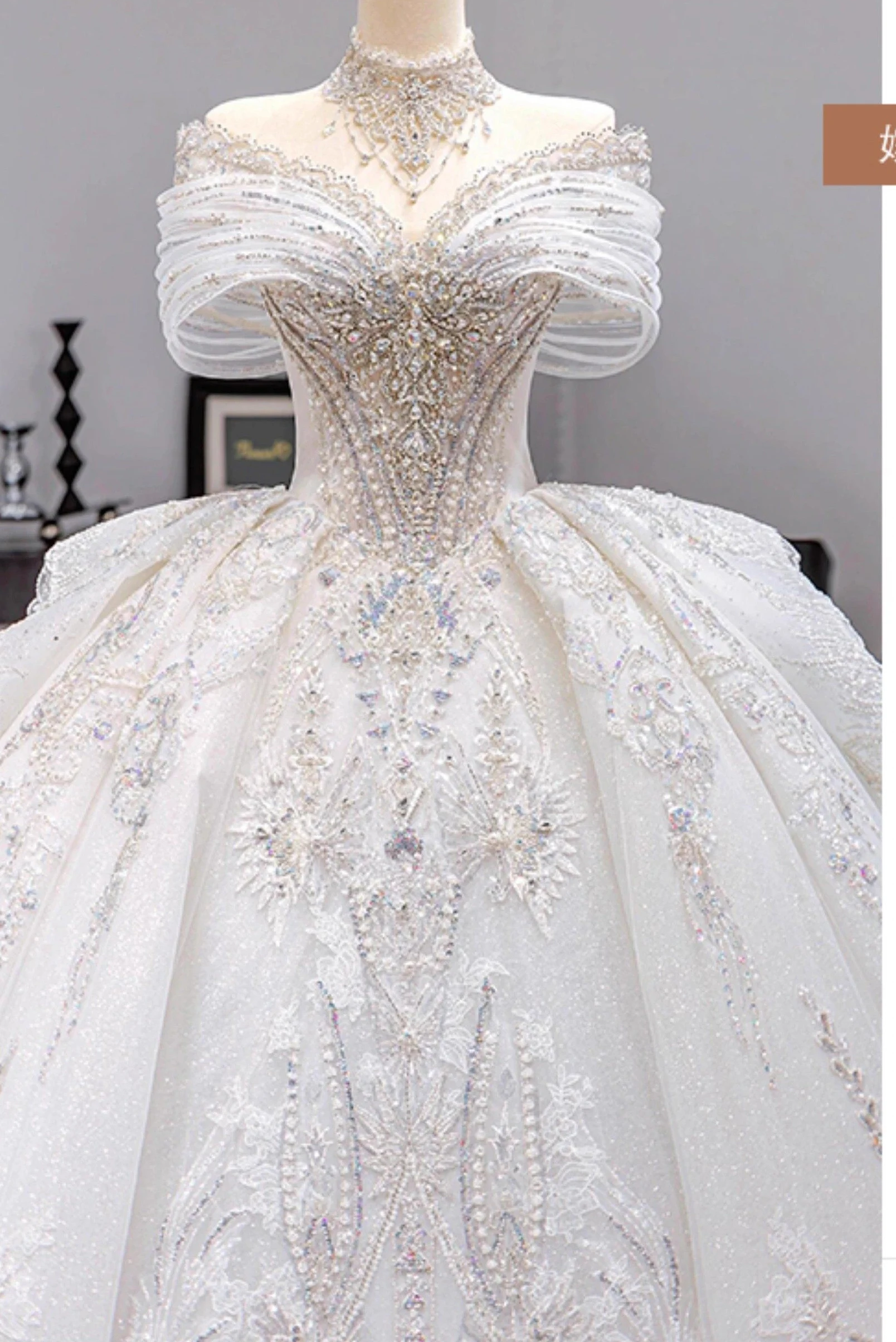 Saudi Arabia Wedding Dress Long Sleeves Luxury Bridal Gowns Major Beading Crystal Off the Shoulder Lace-up Back Court Train Wedd