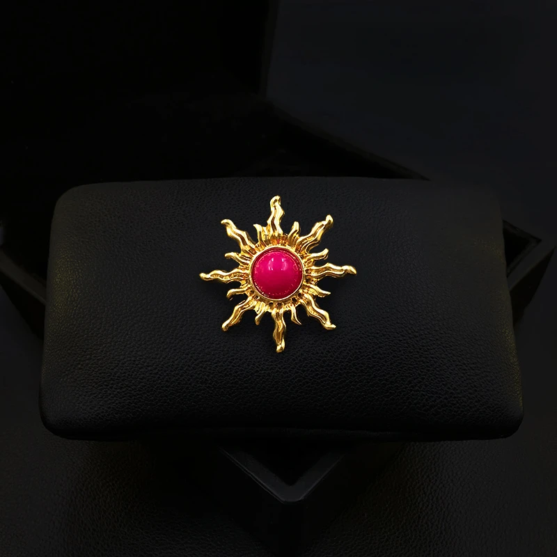

Retro Golden Sun Small Brooch High-End Women's Luxury Suit Pins Anti-Exposure Cardigan Fixed Buckle Elegant Corsage Jewelry 1827