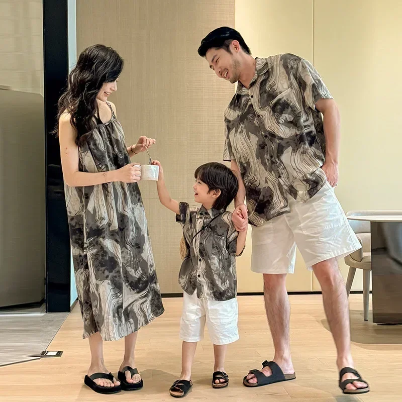 Mom Daughter Matching Sleeveless Dress 2025 Vacation Look Family Clothes Couple Beach Wear Brother Sister Dad Son Print Shirts