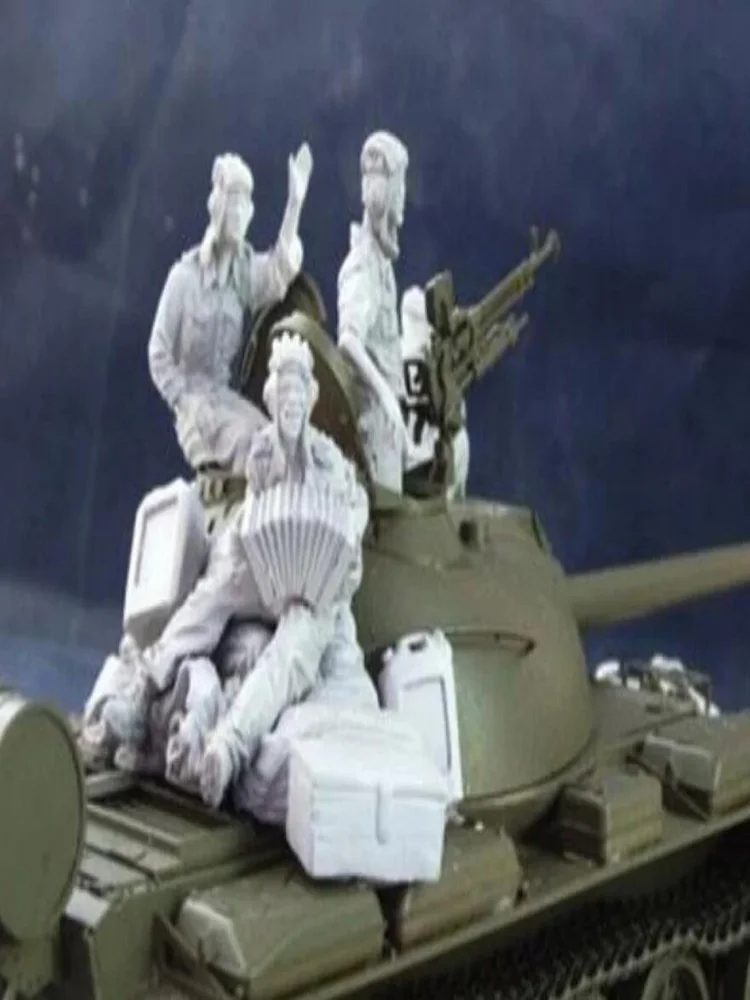 

Unassambled 1/35 African Crew with Accessories stand figure Resin figure miniature model kits Unpainted
