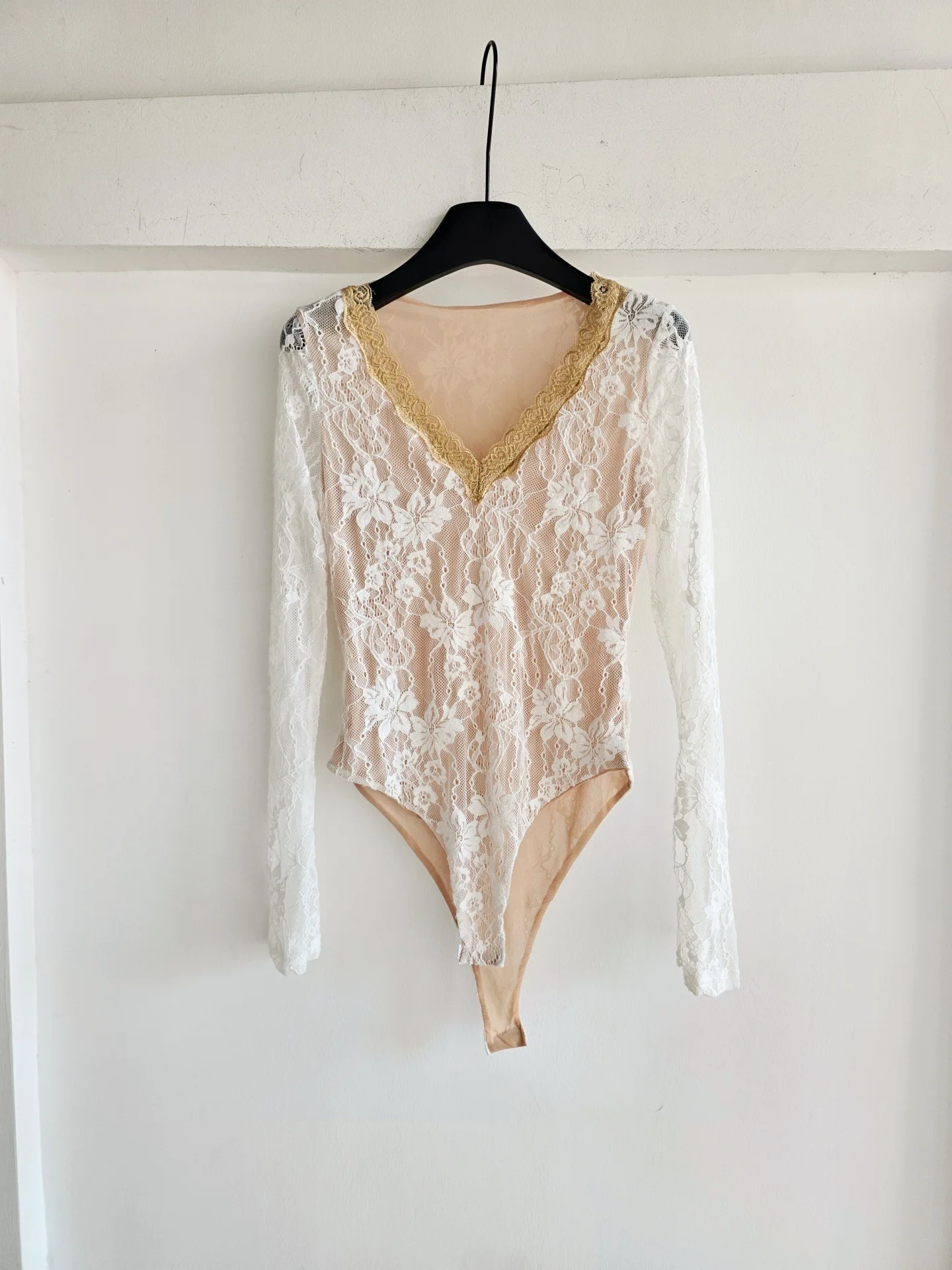 High Street Bodysuit Women's Half Transparent Color Blocked Lace Style V-neck Long Sleeved Lace Shirt Jumpsuit Slim Fit