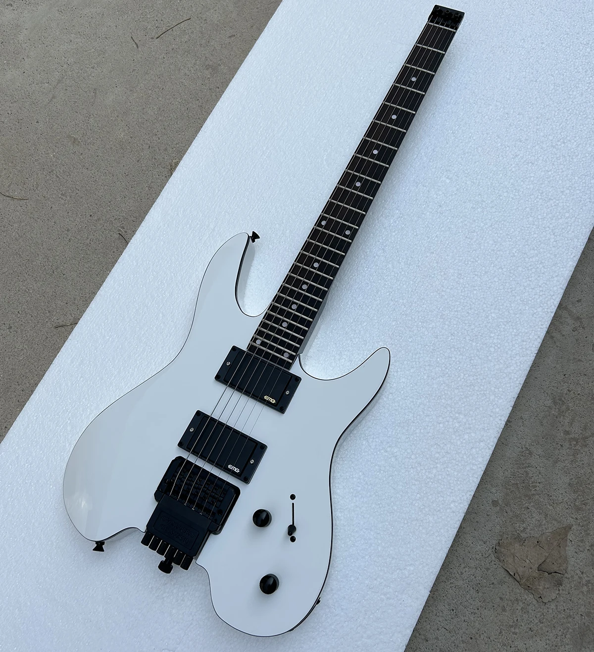 Factory Headless White 6 Strings Electric Guitar Rosewood Fretboard Maple Neck HH Pickups Active Customizable