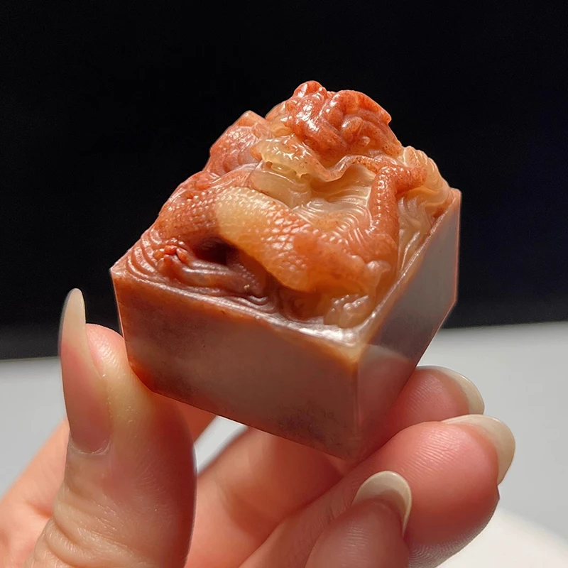 

Китайская спиральная печать дракона - резьба по камню Цинтянь ручной работы, измельчитель имени на заказ для каллиграфии и живописи 3x3x3 см