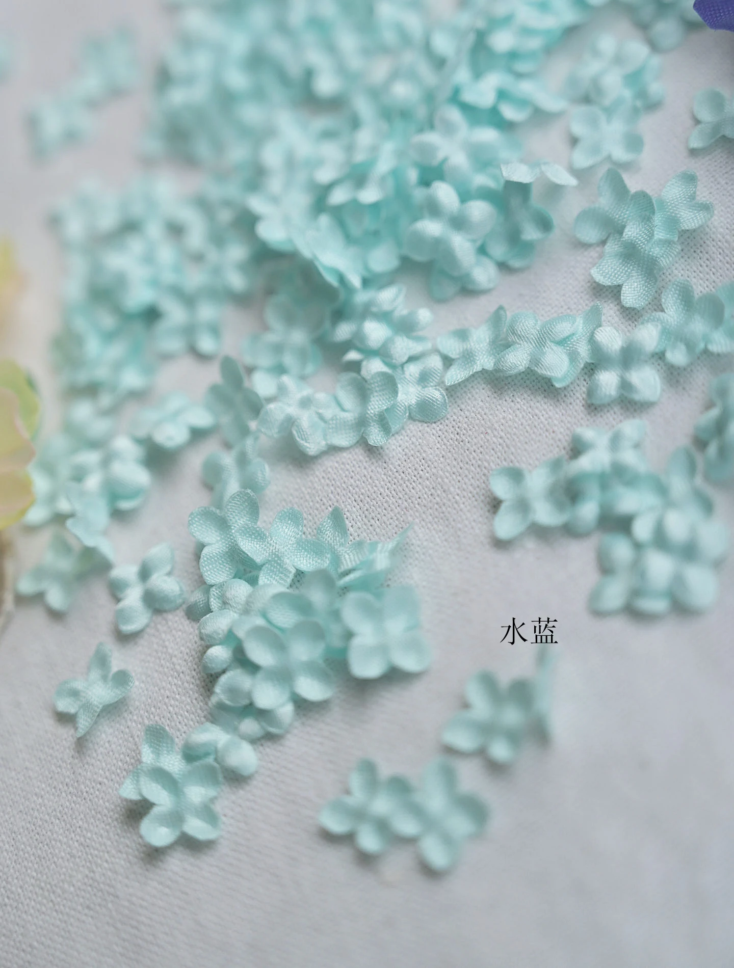 200 Stück/Packung Satin-Plissee-Blütenblätter für Hochzeitsdekorationen, Puppen, Heißgepresstes Formmaterial, Glockenorchidee, 3D-Stoffblütenblätter – Detail 37
