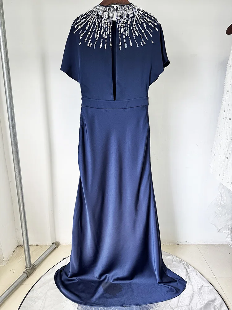 ハイストリート最新ファッション2025 ベスティド レディース バックレス シャイニーサテン ビーズダイヤモンド ロングマキシドレス