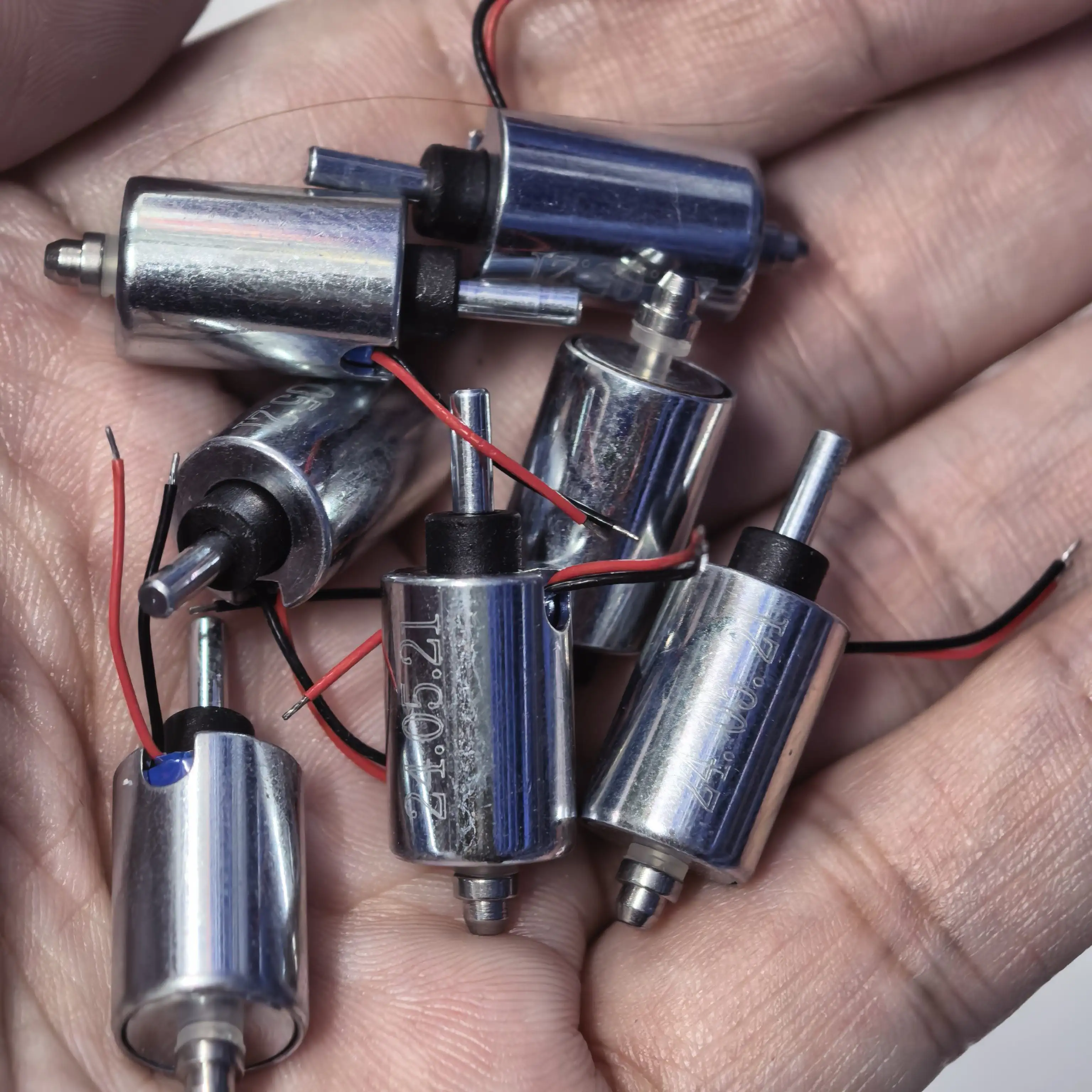 100pcs/lot  Tiny 10mm  Cylinder Suction Push-Pull Type Solenoid Electromagnet Stroke 5.5mm DIY Fingerprint Lock
