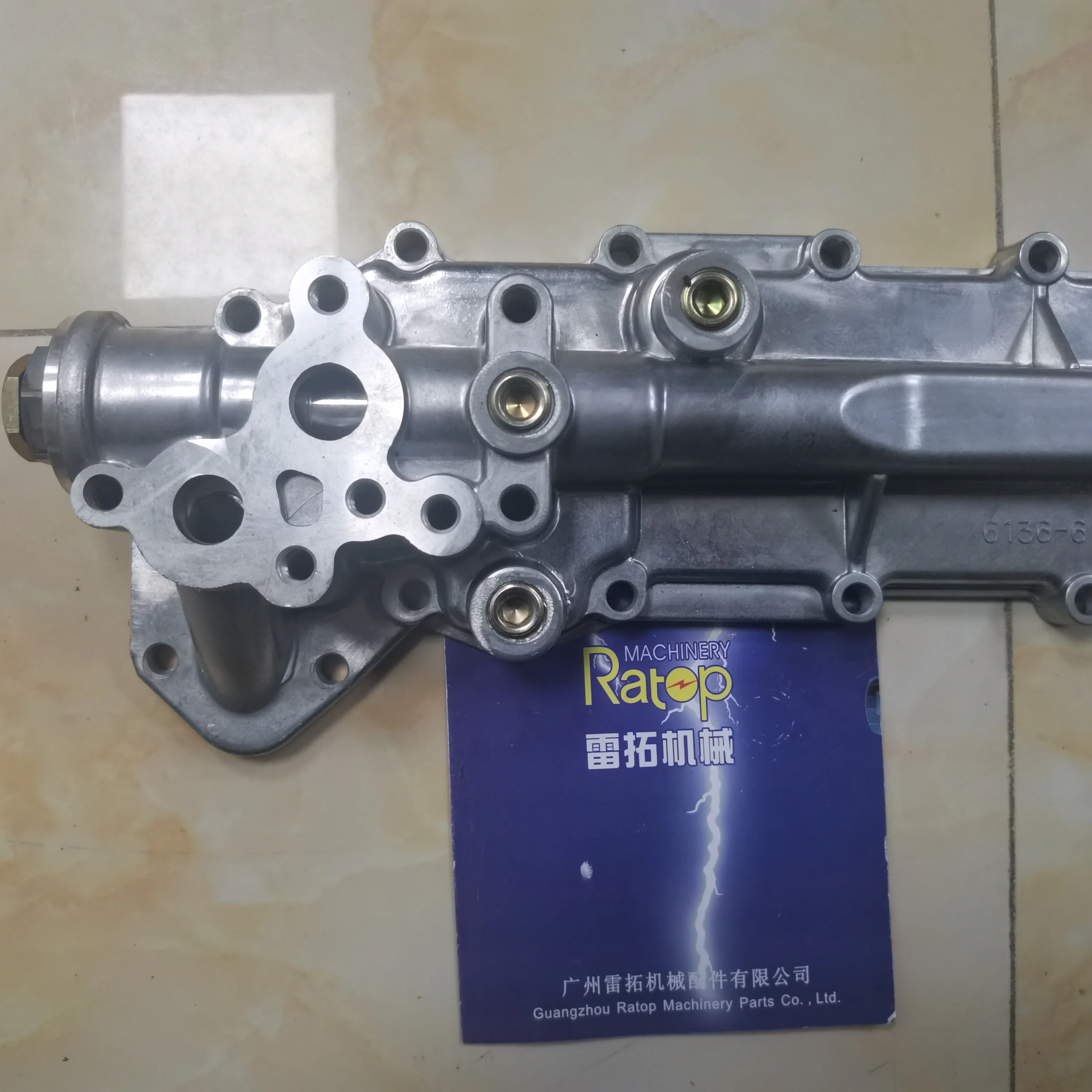 codice-articolo-6136-61-2113-6136-61-2112-pc200-3-6d105-coperchio-bordo-radiatore-coperchio-radiatore-olio-senza-gap