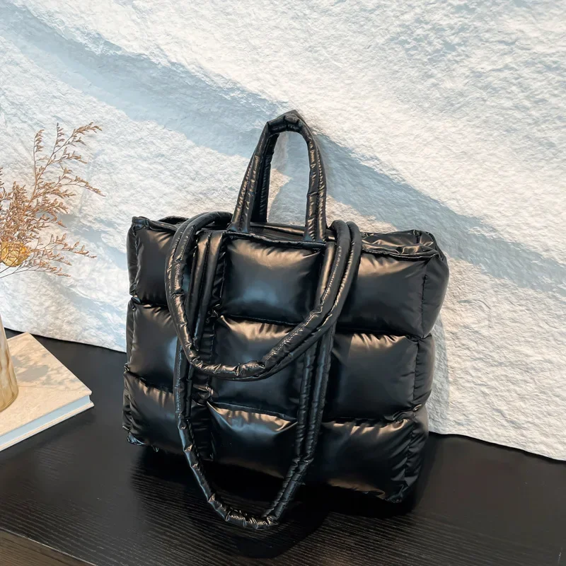 

Niche Rhombus Large-capacity Fashion Autumn and Winter Cotton Clothing Bag Women's Shoulder Bag Portable Commuter Tote Bag WT55