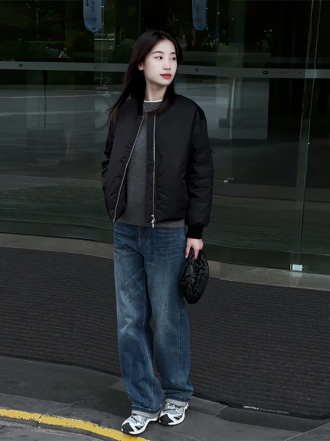 

Легкая женская модная куртка-бомбер на молнии для осени и зимы, с элегантным дизайном, для похудения и коррекции фигуры