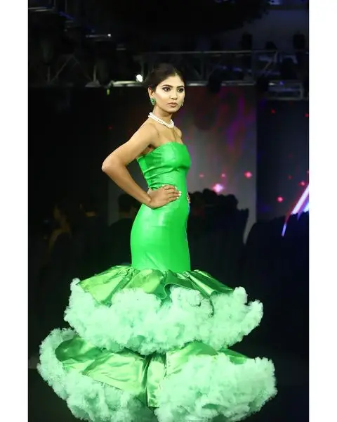 Eye Catching Neon Green Mermaid Evening Dresses With Big Volume Ruffles Tulle Bottom Strapless Long Evening Gowns