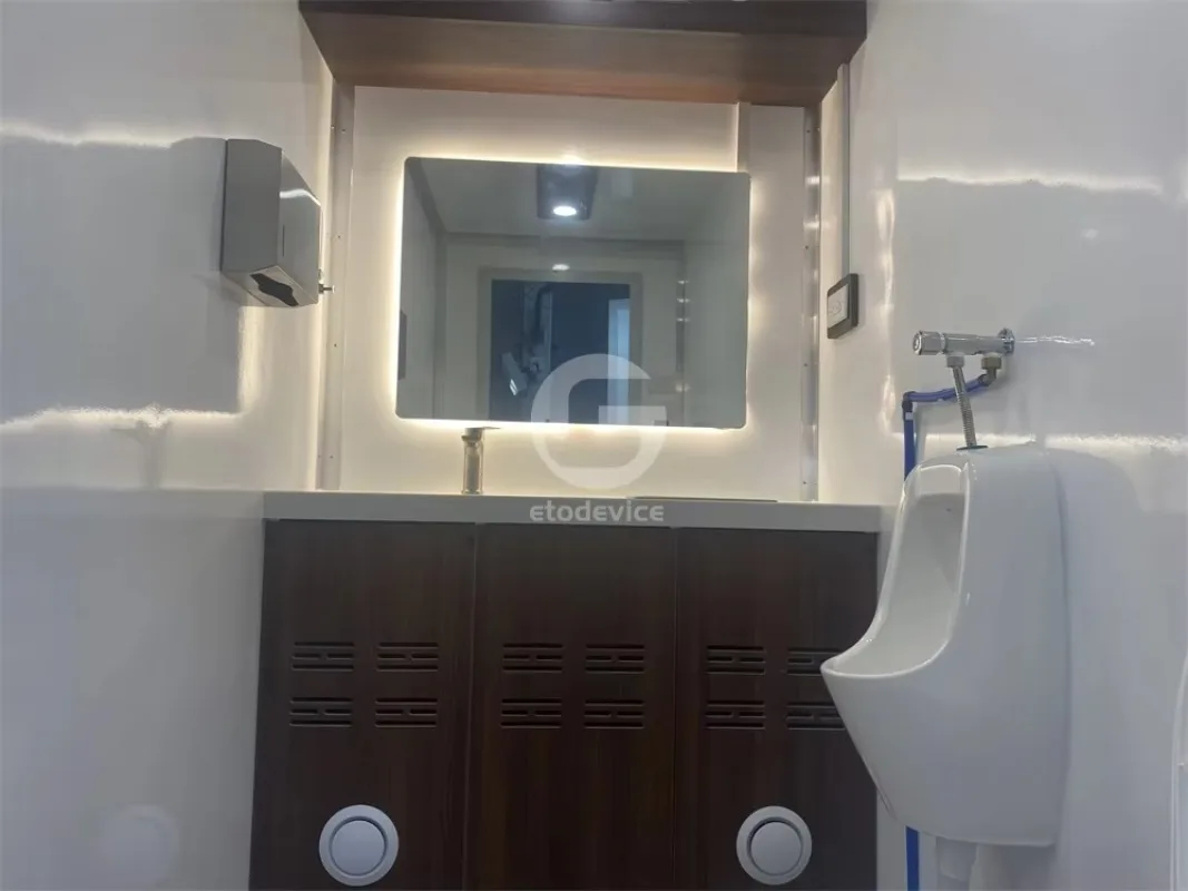 Baño portátil móvil al aire libre del remolque del inodoro del diseño moderno de 19 pies para acampar