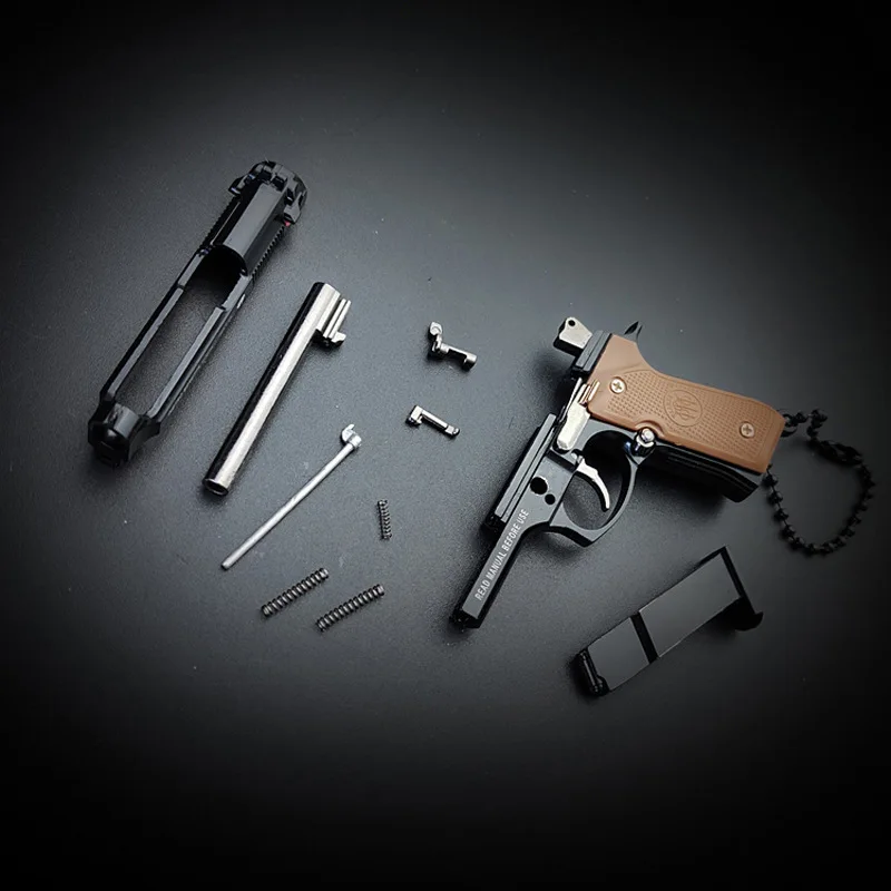 Newest PUBG Zinc Alloy Bereta M92F Pistol Gun Model Chicken Metal Keychain Gift Pendant Decoration Crafts Figurines & Miniatures