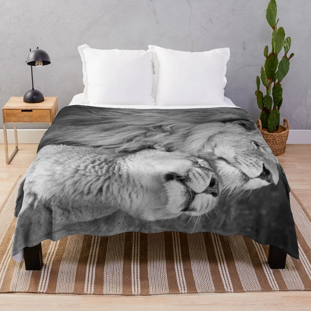 

Horizontal lions Throw Blanket Quilt Blanket Decorative Sofa Blankets