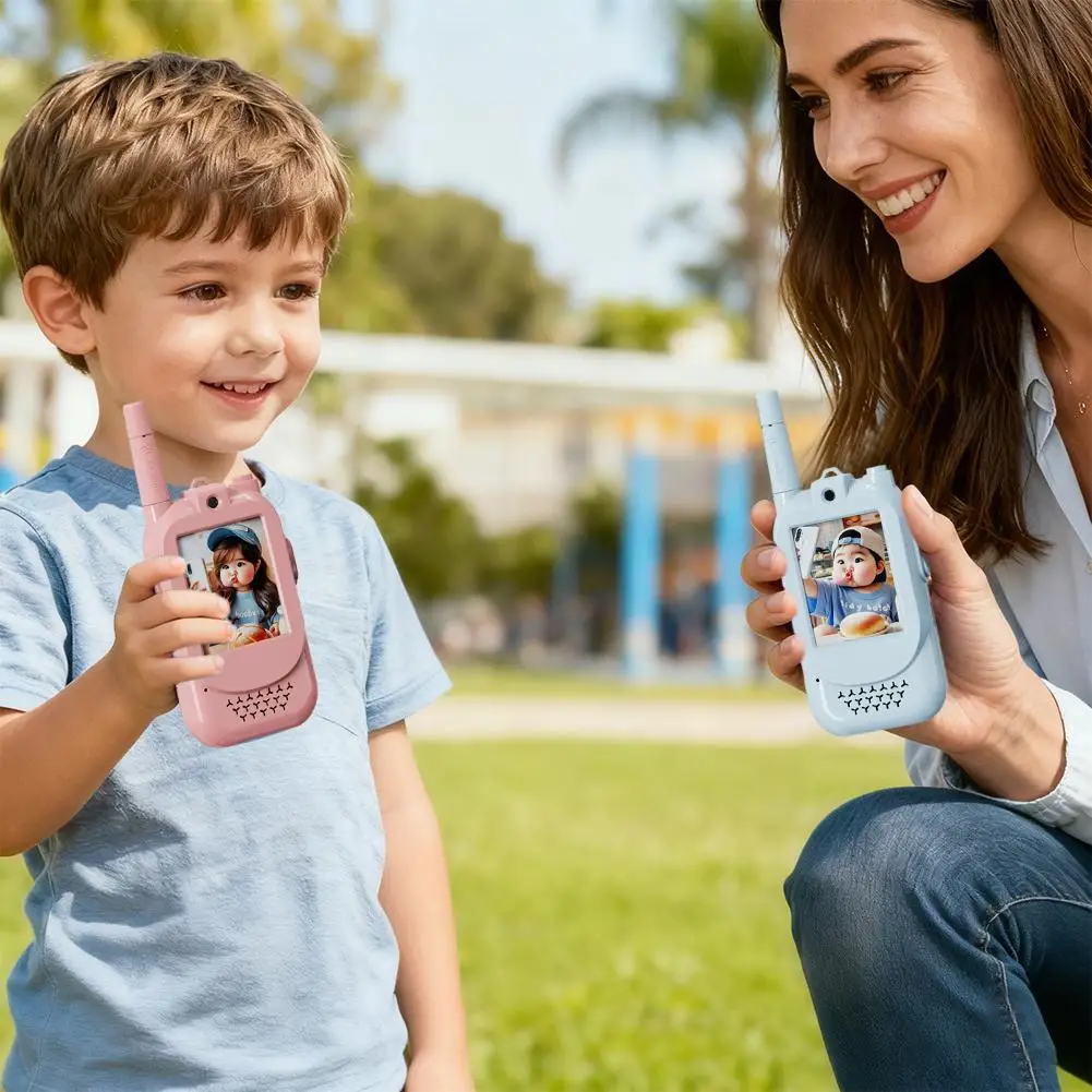 كاميرا فيديو لاسلكية للأطفال بشاشة 2.0 بوصة عالية الدقة من النوع C قابلة لإعادة الشحن IP55 مقاومة للماء لعبة راديو ثنائية الاتجاه هدية للأولاد والبنات