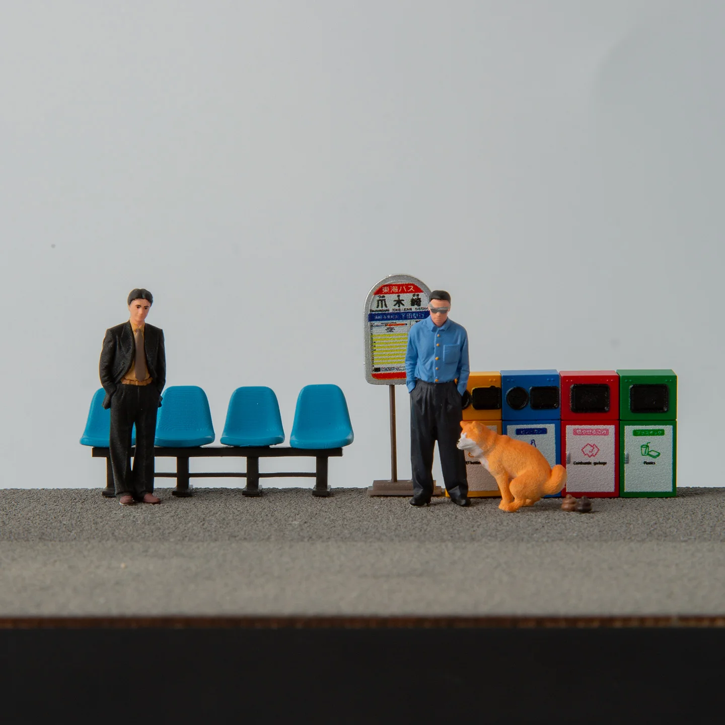 1/64 Scale Resin Japanese Bus Stop Set Sign Bench Recycle Bins Miniature Scene Props Street Diorama Display for Diecast Car AFA