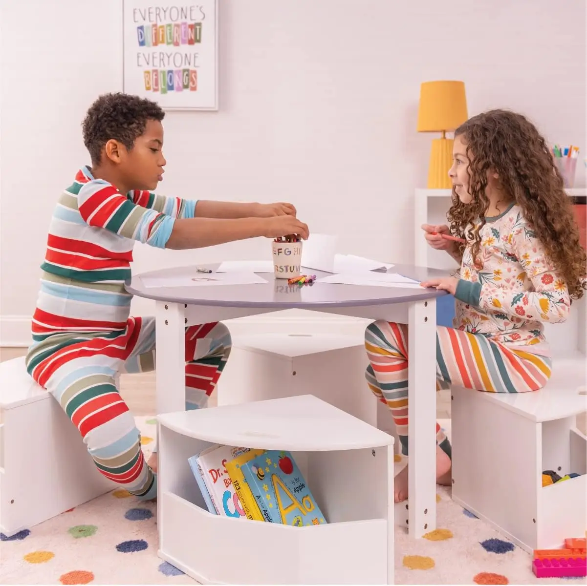 Juego de mesa y silla para niños, mesa de juegos de actividades para niños pequeños, diseño de anidación redondo con 4 taburetes de almacenamiento