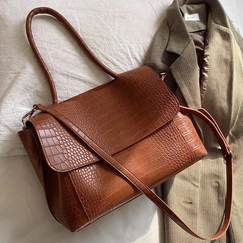 Large-capacity bag for women 2023 new crocodile pattern shoulder armpit retro crossbody bag commuter tote bag