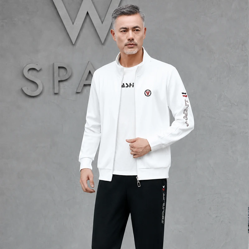 completo-sportivo-da-uomo-di-alta-qualita-ideale-per-il-tempo-libero-e-la-corsa-composto-da-tre-capi-pensato-per-uomini-di-mezza-eta-e-anziani-alla-moda-e-confortevole