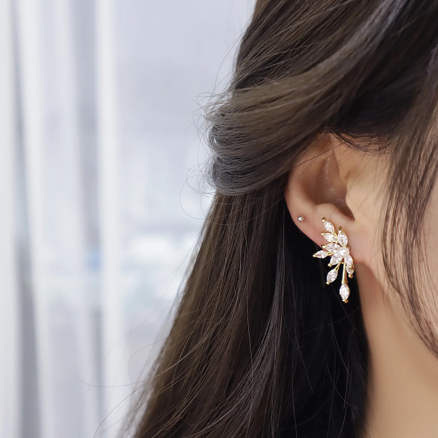 كوريا مجوهرات الأزياء الجديدة 925 الفضة إبرة 14K الذهب الحقيقي AAA الزركون زهرة أقراط أنيقة لامعة المرأة حفلة موسيقية أقراط