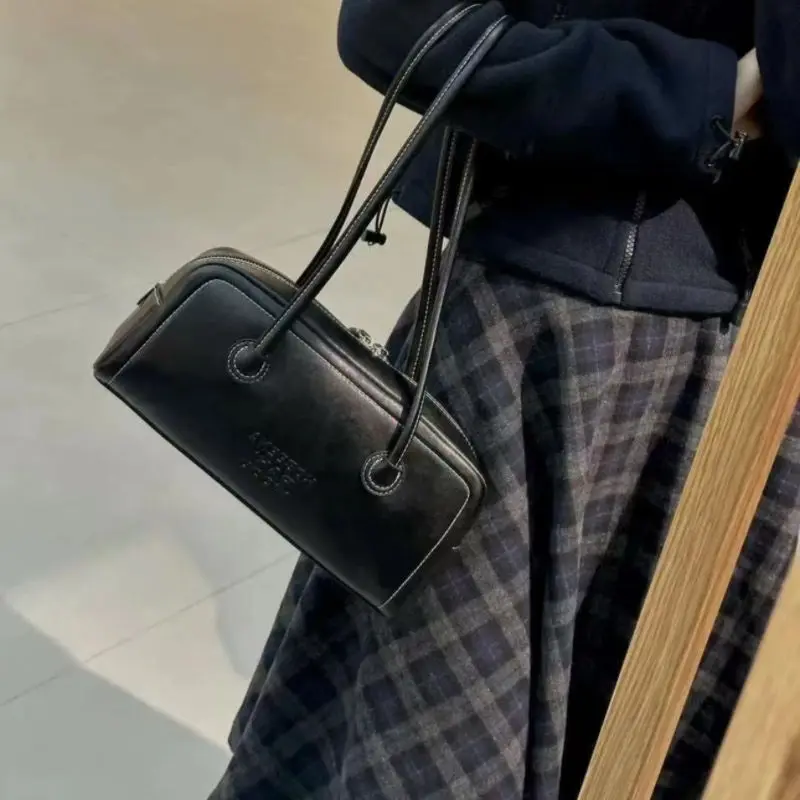 

Margesherwood, a handbag for commuting, underarm bowling and single-shoulder bag from Boston, South Korea