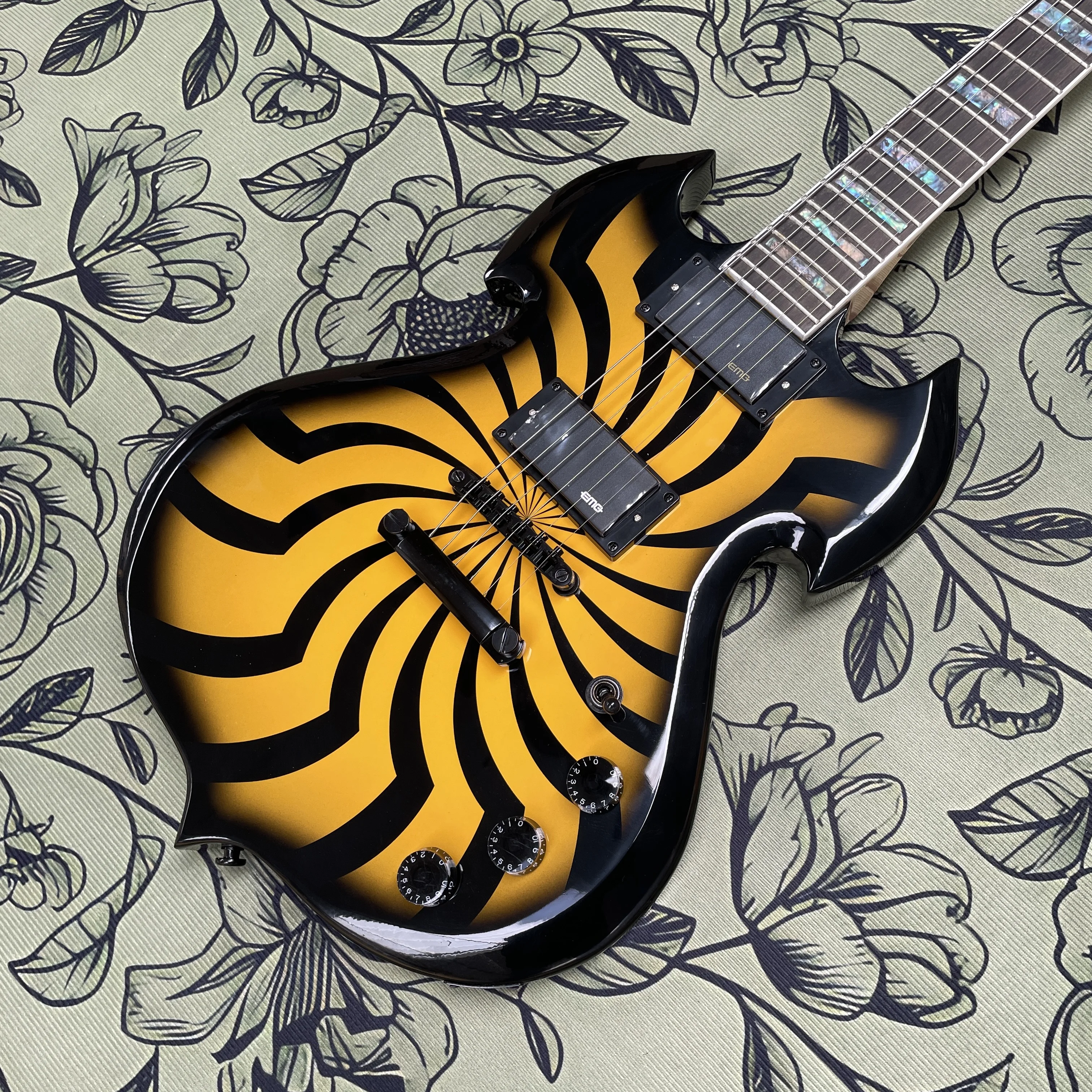 

Yellow windmill 6-string electric guitar, mahogany body for stable pitch guitars, advanced player electric guitarra