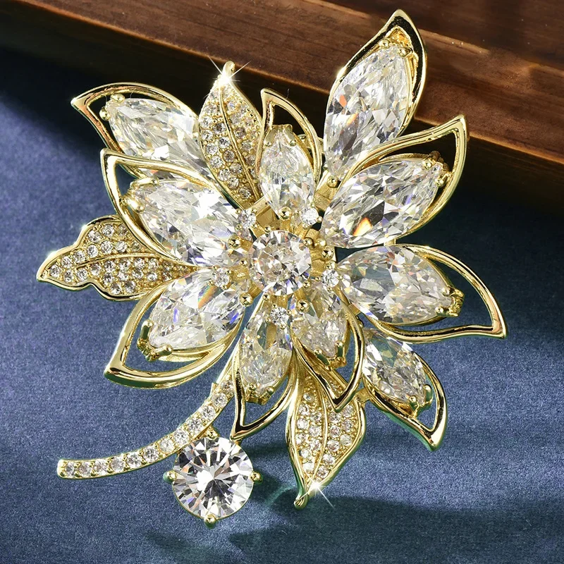 بروش زهرة الكركديه 2025، طراز أنثوي راقي، معطف بروش كريستالي، إكسسوارات دبوس رائعة كلاسيكية، هدايا المهرجانات