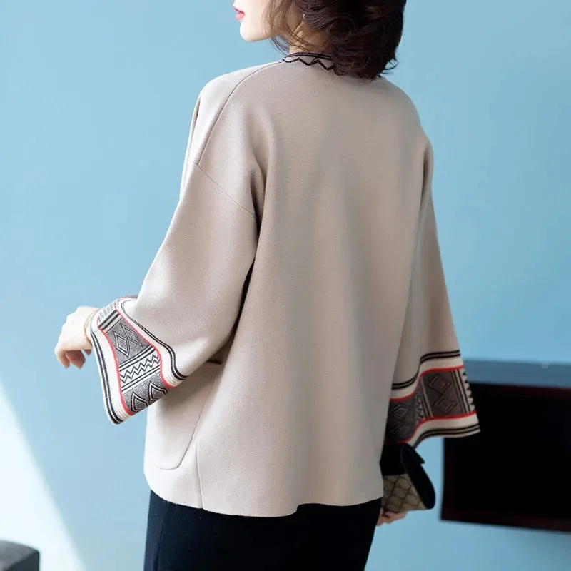 Mom's 2023 Autumn New Women's Coat Fashionable and High end 2023 New 40 to 50 Year Old Women's Knitted Cardigan Top Solid Color