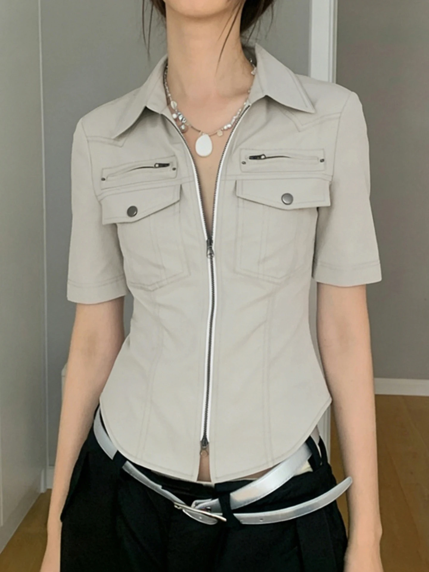 

WEEKEEP American Retro Workwear Style Women's Slim Fit Short Sleeve Shirt Double Zipper Collar Casual Versatile Streetwear