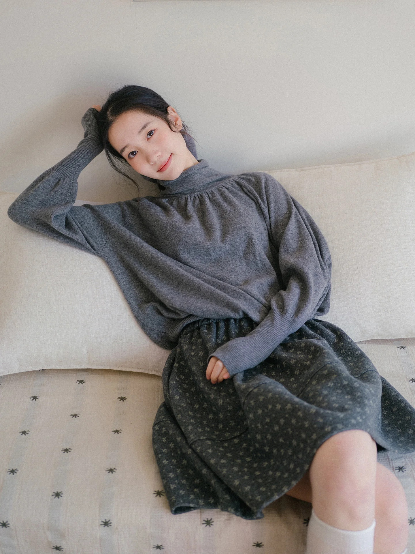 

Вязаный свитер Bluwhite с высоким воротником, из смесовой шерсти, молочно-белый с красным, женский, свободного кроя, зимний топ