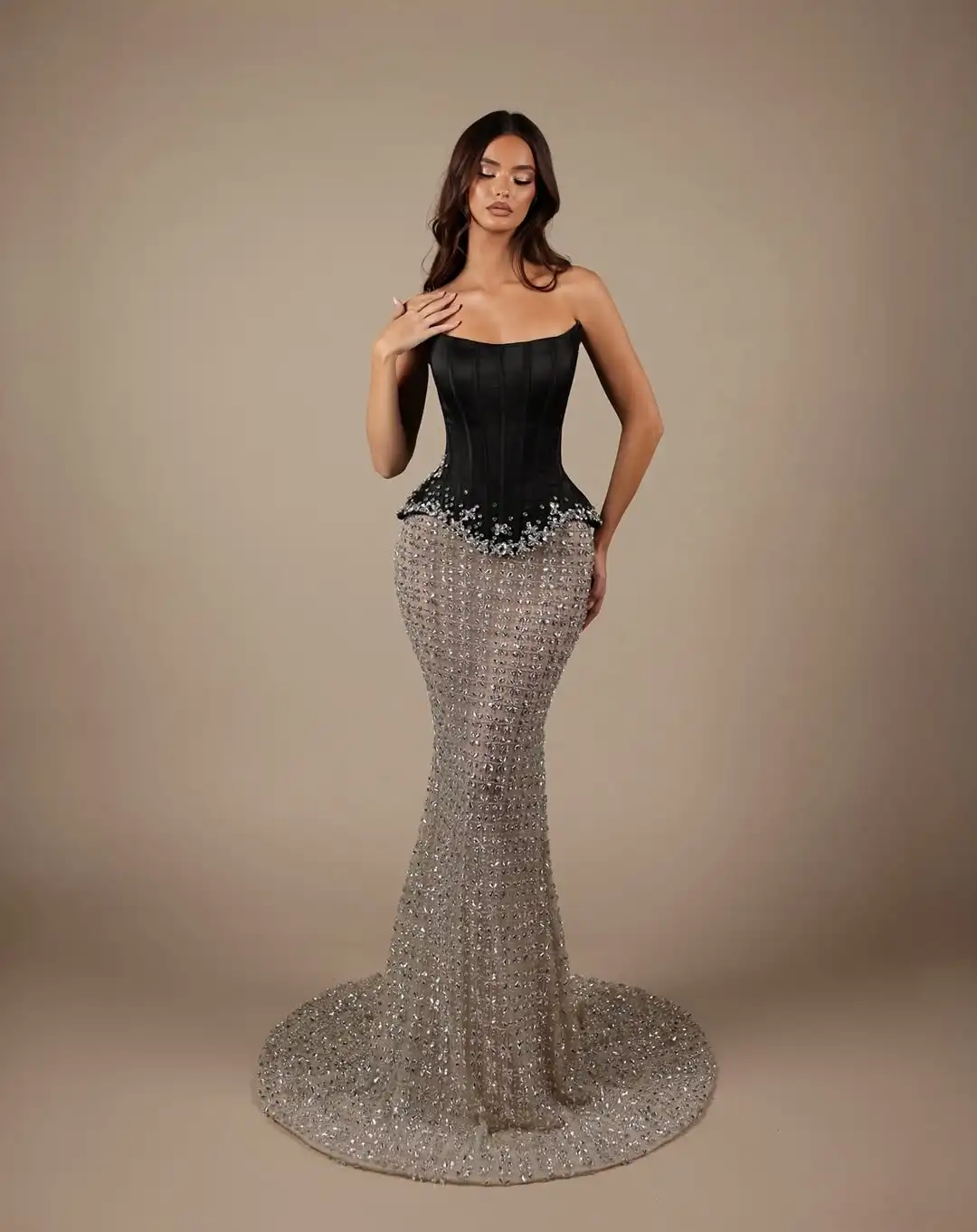 Luxury Black Silver Fashion Mermaid Strapless Peplum Crystal Bead Satin Mesh Floor Length Slim Fitting Evening Prom Party Dress
