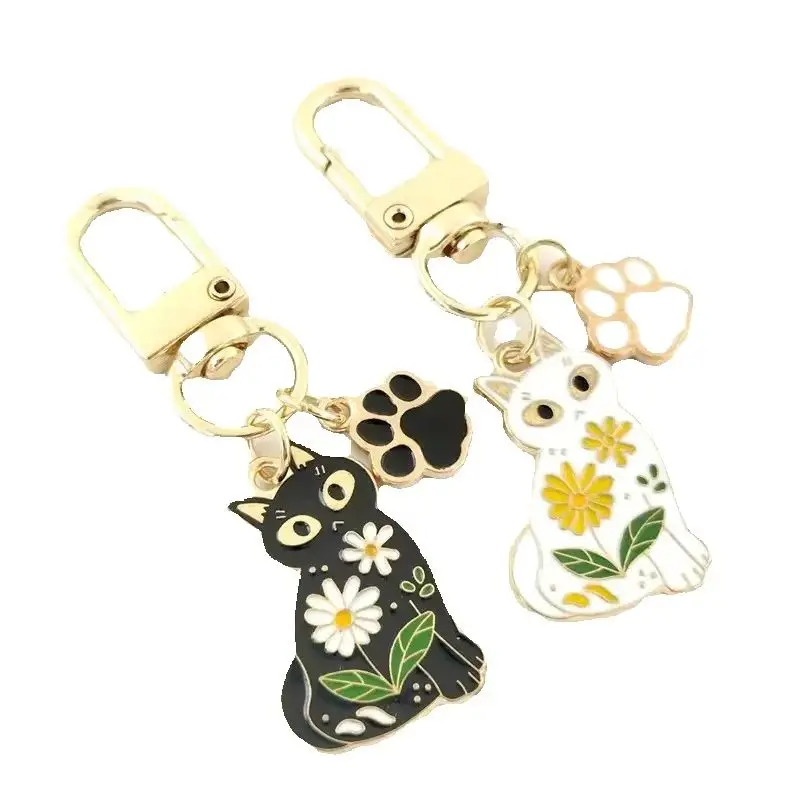 Cute Paw Flower Black And White Cat Keychain for Women Girls Fashion Drop Oil Animal Key Chain Bag Pendant Jewelry Gift