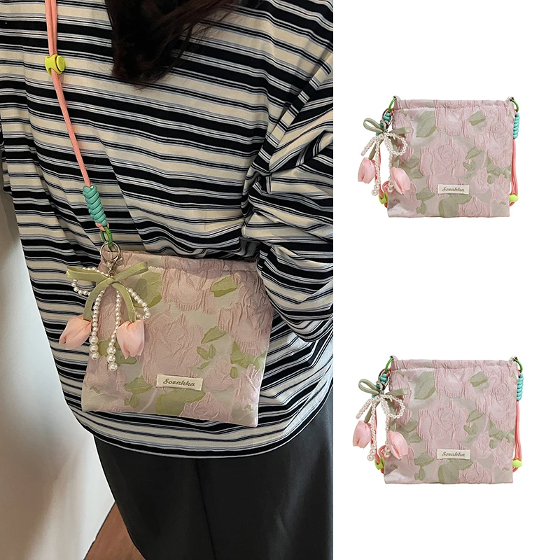 

Сумка на плечо с вышивкой свежим цветком и бабочкой, высококачественная сумка через плечо для телефона, модная повседневная женская маленькая квадратная сумка 2025