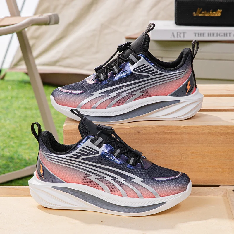 

Пара детских спортивных кроссовок, мягкие и удобные, с регулируемыми пряжками, для повседневного стиля MM-8055.