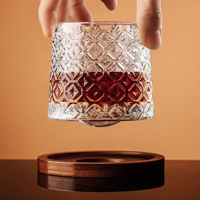 Retro obrotowy kubek do whisky z bambusową podkładką Spinning Top Stress Relief Wine Enjoyable Cups Home Bar Drinking Utensils