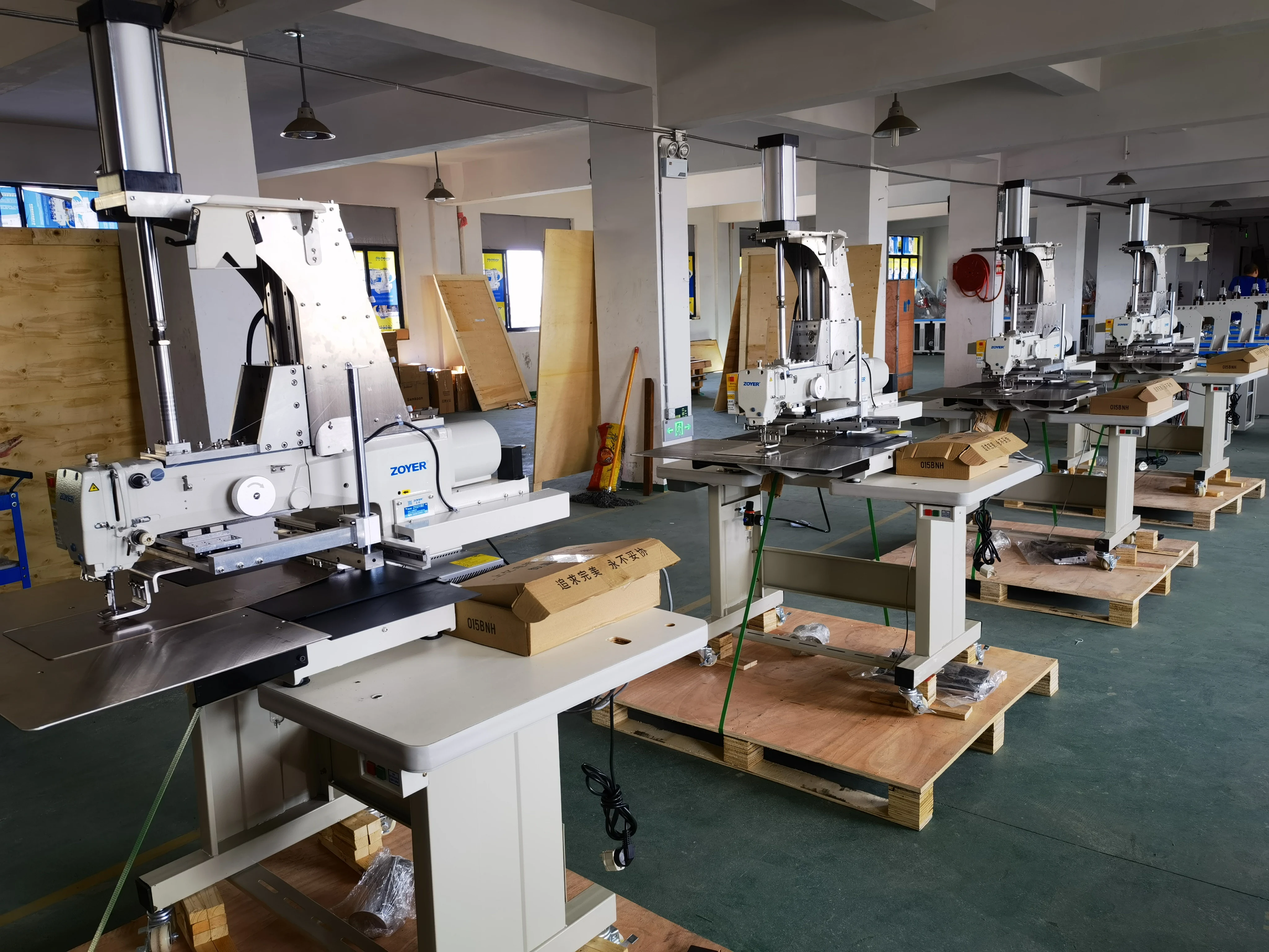 ZY2210BZ High-Speed Single Needle Sewing Machine New For Lock Stitch Formation Pillow Covers Cushions Featuring Metal Components