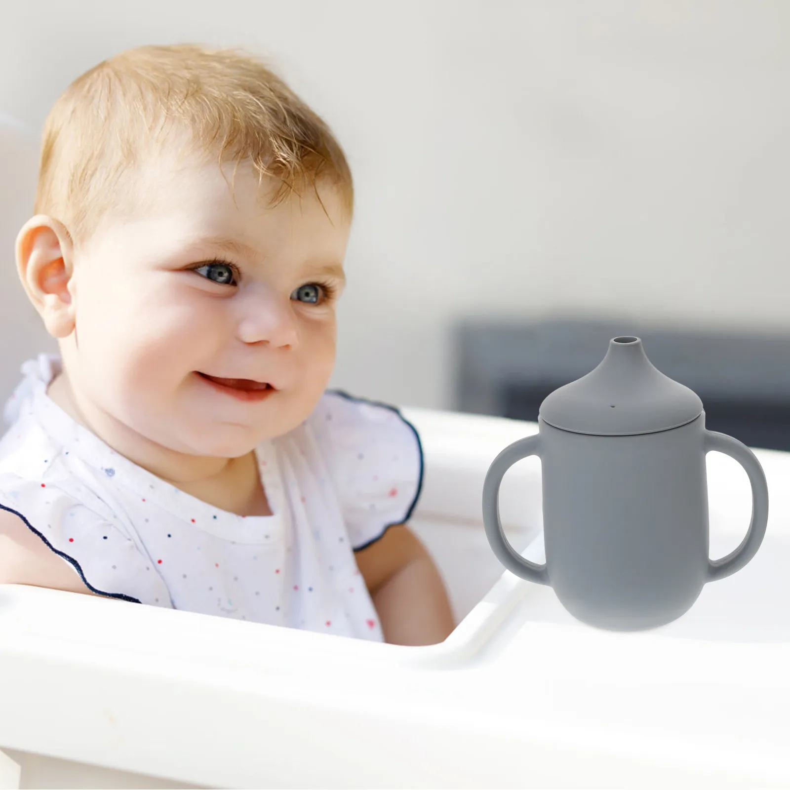 

Многофункциональная силиконовая кружка-поильник для детей: портативная, компактная, с удобным захватом, безопасная для горячих и холодных напитков