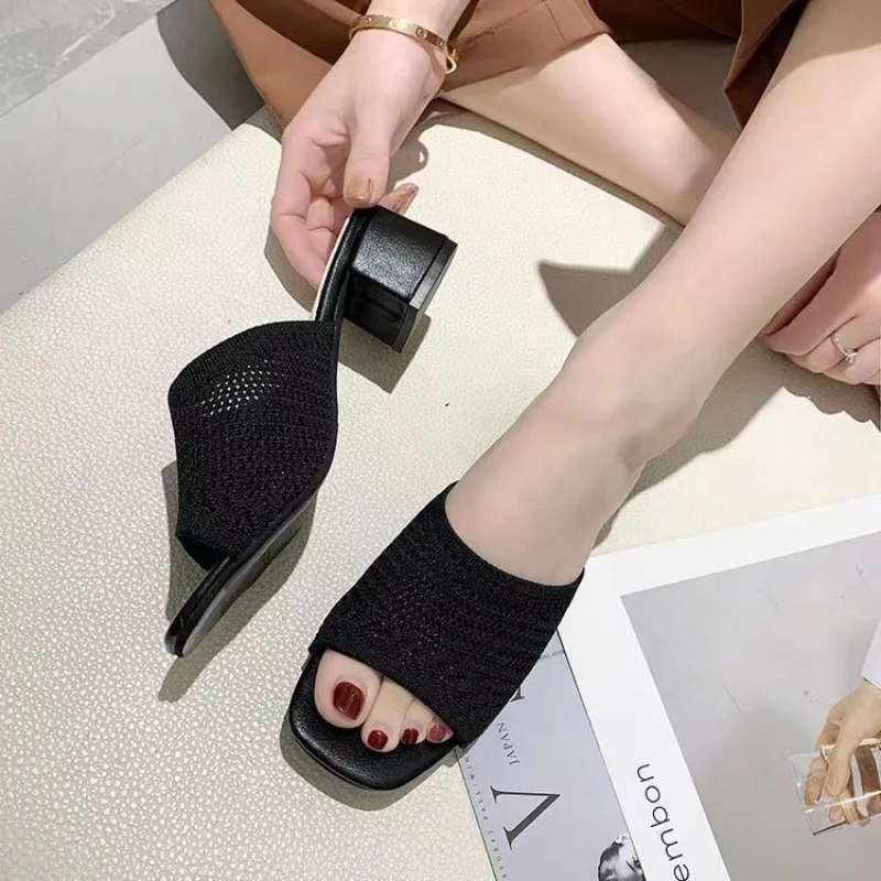 Women Slippers 2022 Summer Closed Toe Comfort Slippers Women Outdoor Fashion Fly Weave Sandals Women Medium Heel Slippers