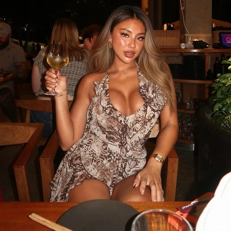 

Comfortable And Lightweight Women's Slim-fit Printed Bodycon Dress In Gray And White With A V-neck And Low-cut Design, Short