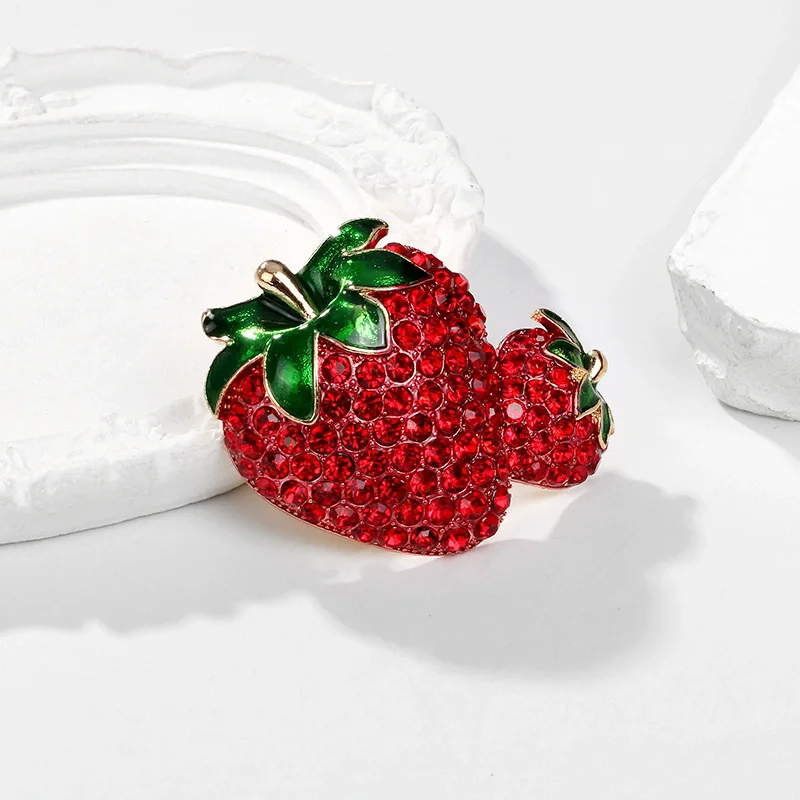 1Pc Cute Strawberry Brooch for Women Girls Exquisite Fruit Strawberry Pins Jewelry Trendy Accessories Birthday Gifts 2026