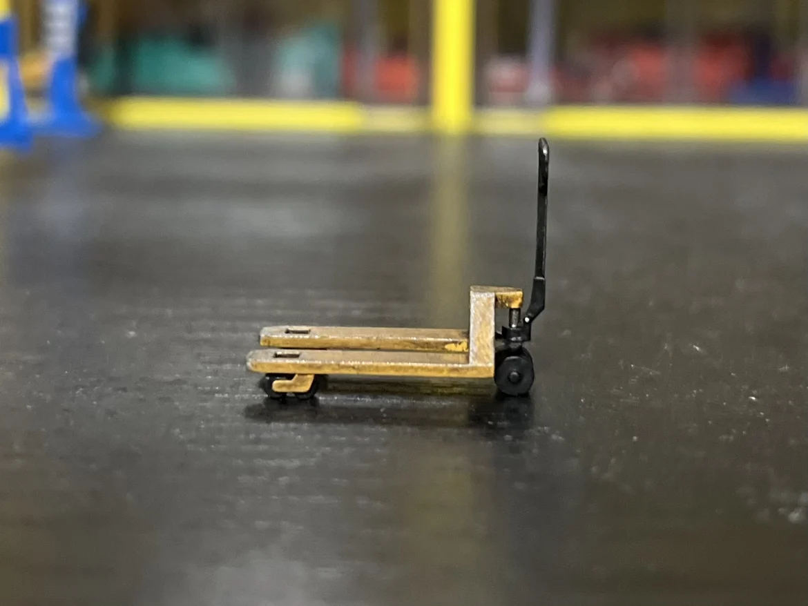 1/64 Resin Wood Pallet Forklift Scene Garage Accessories Not Move Static