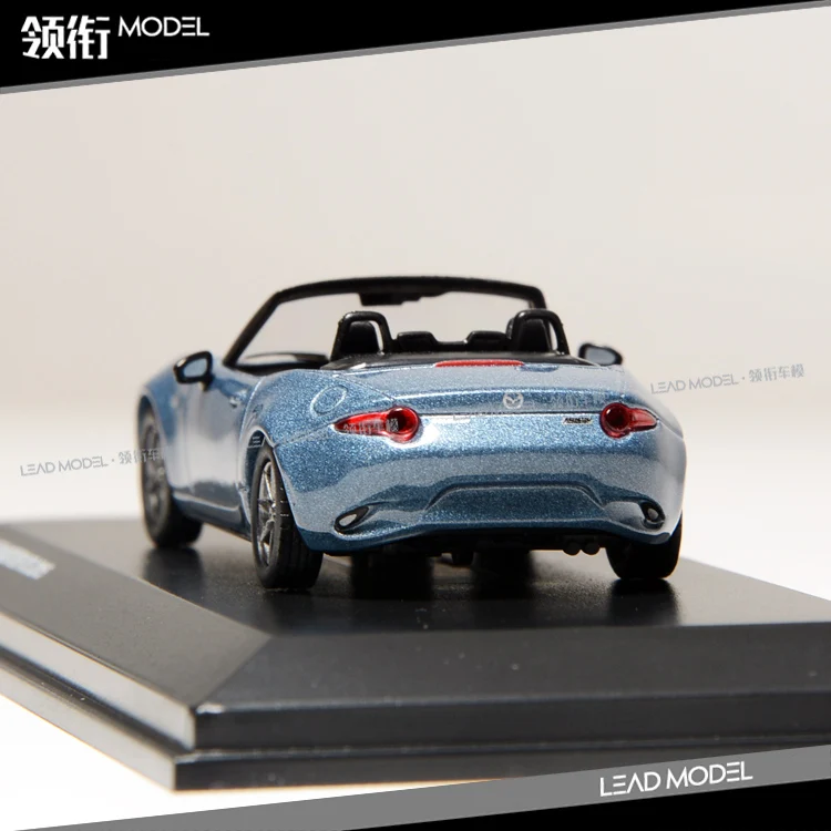 1:64 Mazda MX5 Roadster convertible blue, alloy die-cast static miniature car hipster play model,toy for boys, adult collection.